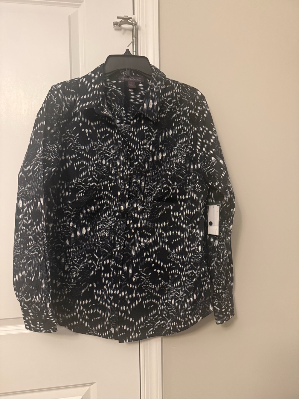 Gloria Vanderbilt Black and White Abstract Print Button-Down Shirt